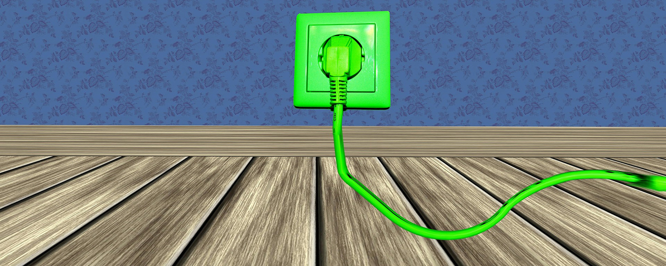 Groen stopcontact uit de muur