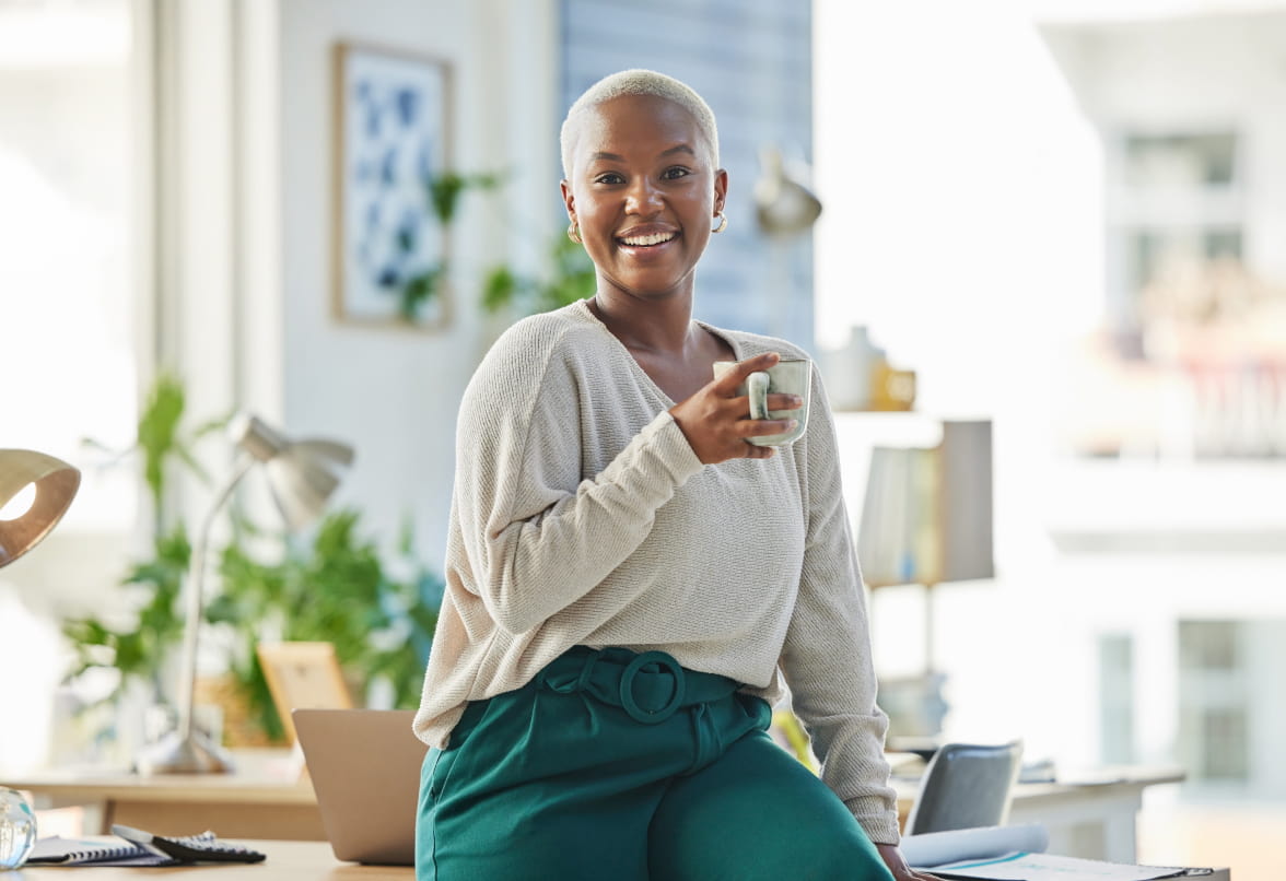 Persoonlijk pensioen | Actietarief | Vrouw met kop koffie | ZZP