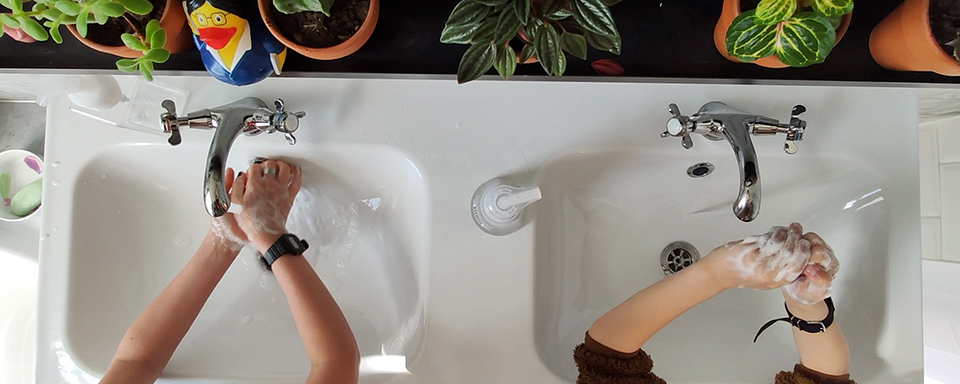 Kinderen wassen hun handen |  corona | Dit is de tijd van doen