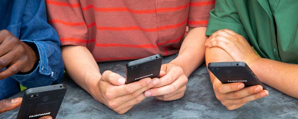 Fairphone in handen van jongeren | a.s.r. doet het