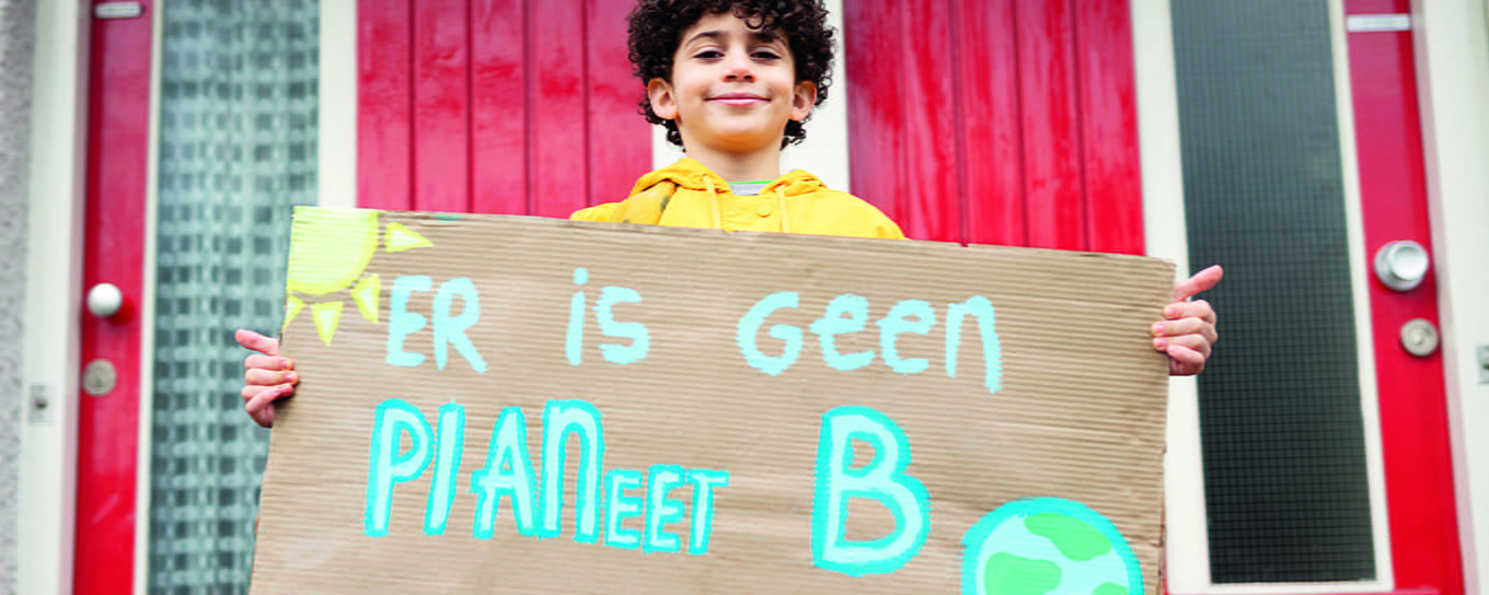 Klimaatspijbelaar met bord Er is geen planeet B - Campagne Dit is de tijd van doen - a.s.r.